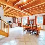 2 Bedroom Awesome In Casa vacanze *