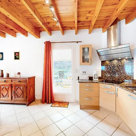 2 Bedroom Gorgeous In Louvie-Soubiron