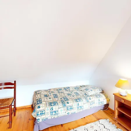 2 Bedroom Gorgeous In Casa de Férias Louvie-Soubiron