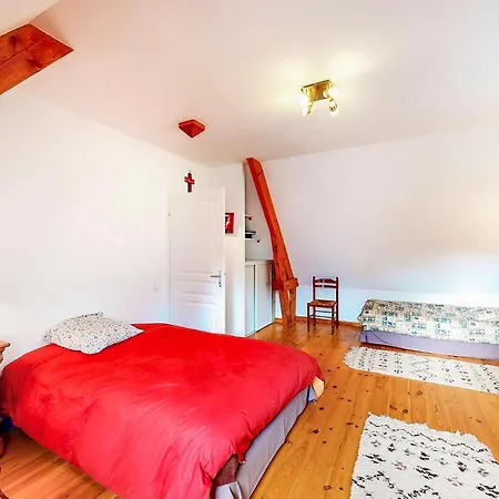 2 Bedroom Gorgeous In Louvie-Soubiron