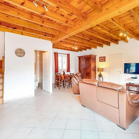 2 Bedroom Gorgeous In Casa de Férias *