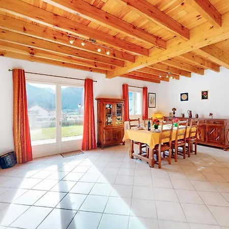 2 Bedroom Gorgeous In Louvie-Soubiron