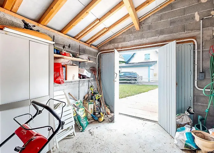 In * Louvie-Soubiron